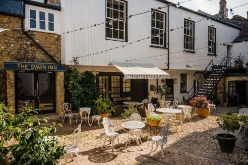 Hotel The Crooked Swan
