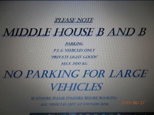 Bed & Breakfast Middle House