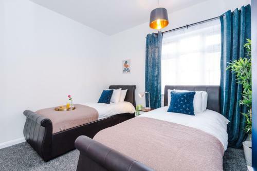 Harley House - Spacious Home With Free Netflix & Parking By Rocketbnb