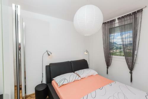 Sky Split Apartment