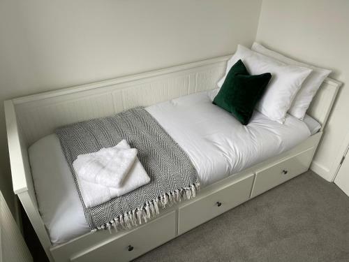 Apartamento Modern 3-bed House With Parking - Sleeps 7!