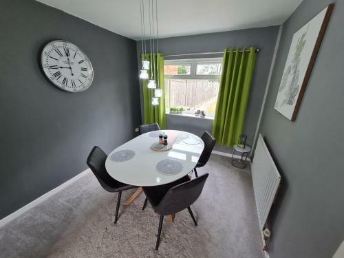 Contractor House With Parking & Netflix & Ev Charging Bac By Passionfruit Properties