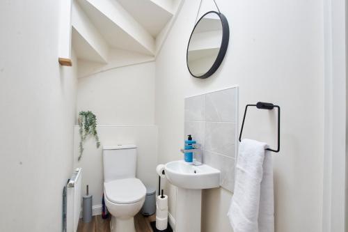 Fantastic Brand New 3br House Wparking Sleeps8