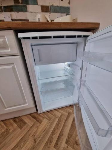 Newly Refurbished 2 Bed, City Centre Apartment.