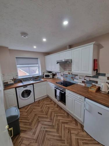 Newly Refurbished 2 Bed, City Centre Apartment.