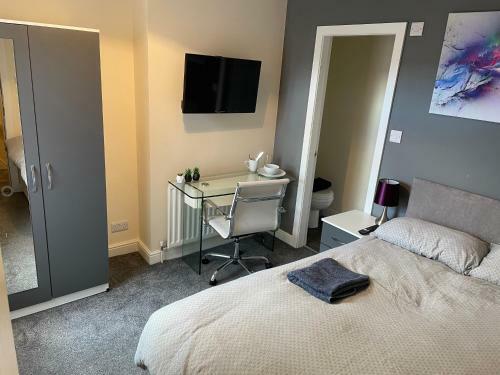 Modern En-suite Double Bedroom