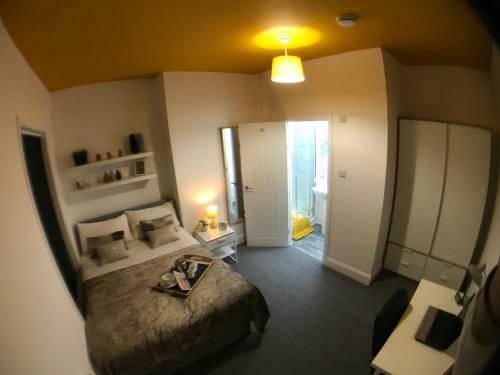 Townhouse @ 87 Walthall Street Crewe