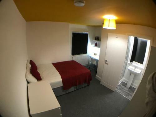 Townhouse @ 87 Walthall Street Crewe