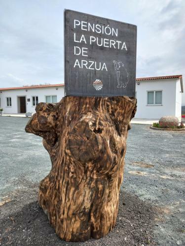 Hostal La Puerta De Arz�a