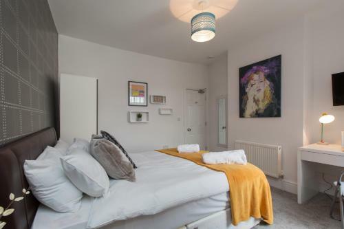Hostal Townhouse Plus @ 130 West Street Crewe
