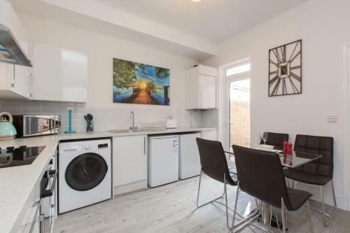 Hostal Townhouse Plus @ 130 West Street Crewe