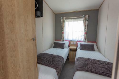 Family Friendly 2 Bedroom - On Great Holiday Park!