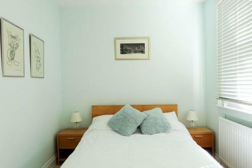 Seascape - Waterfront Apartment, Glorious Views And Parking