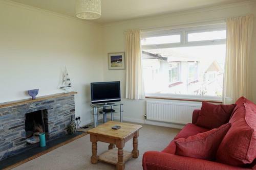 15 Churchfields - Bungalow With Estuary Views And Parking
