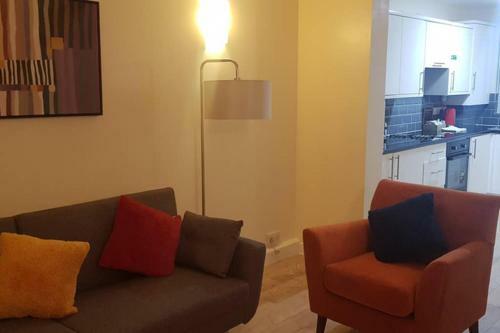 Royal House, Croydon With Netflix & Amazon Music
