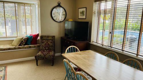 Number 20 - Central, Classic Style, Private And Parking