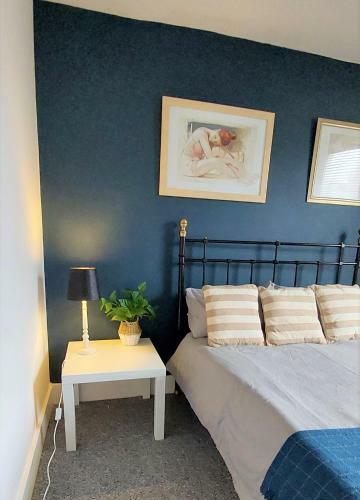 Very Spacious Two Bedroom Converted Apartment In East Croydon