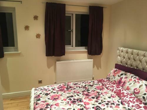 Hostal Lux House Near Tram Station And Ikea