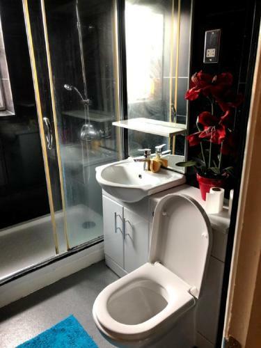 Hostal Lux House Near Tram Station And Ikea