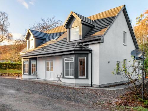 Holiday Home Loch Ness House