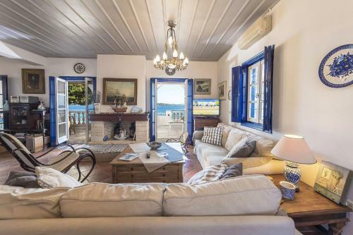 Beachfront Spetses Spectacular Fully Equipped Traditional Villa Familiesgroups