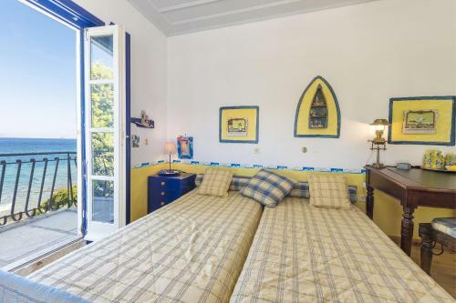 Beachfront Spetses Spectacular Fully Equipped Traditional Villa Familiesgroups