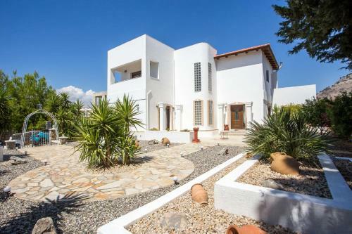 Thymoura Villa