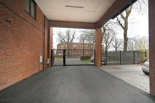 Luxury 2 Bedroom, 2 Bath Apartment, Prime Location