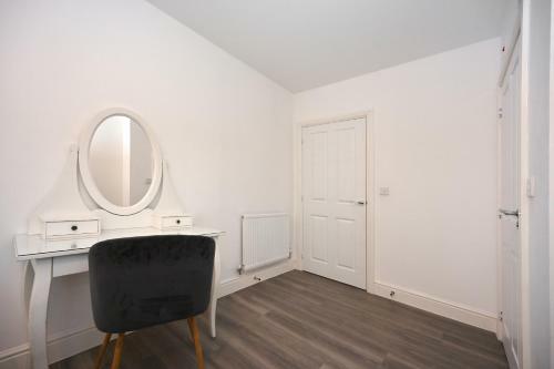 Luxury 2 Bedroom, 2 Bath Apartment, Prime Location