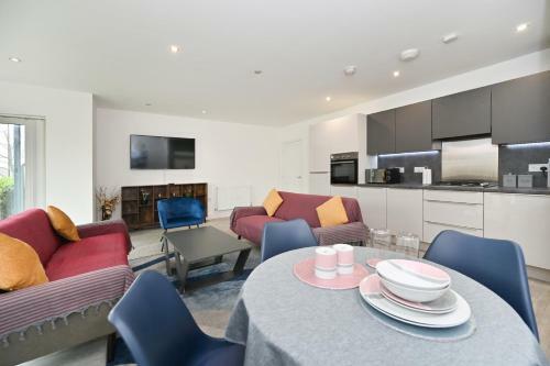 Luxury 2 Bedroom, 2 Bath Apartment, Prime Location