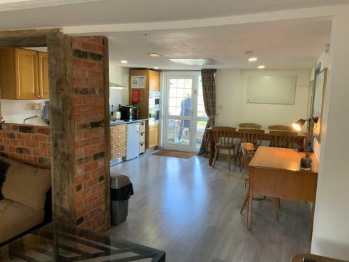 Woodpecker Cottage At Frog Trotters Cottages