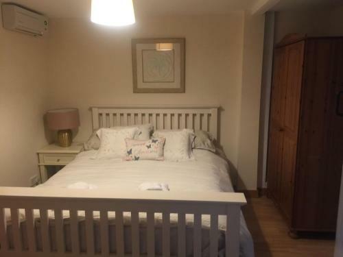 Woodpecker Cottage At Frog Trotters Cottages