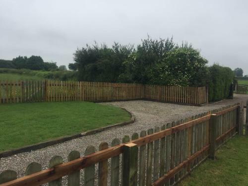 Woodpecker Cottage At Frog Trotters Cottages