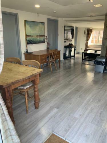 Woodpecker Cottage At Frog Trotters Cottages