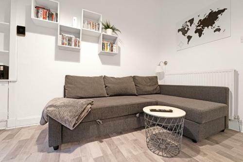 Central And Modern Apartment With A Garden