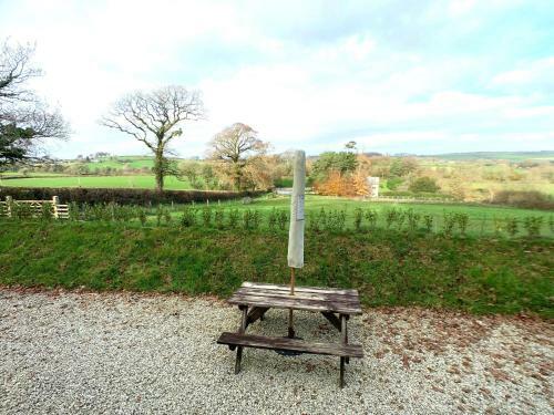 Lodge Luxury Shepherds Hut With Superb Views & Fire Pit