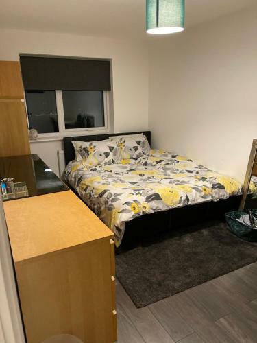 New Modern King Size Room With Ensuite And Parking