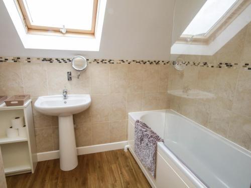 16 Cefn Cwmwd Cottages