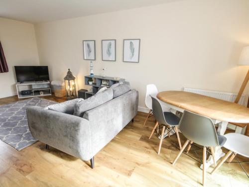 16 Cefn Cwmwd Cottages