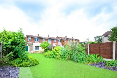 Gorgeous Manchester Home With Garden & Parking