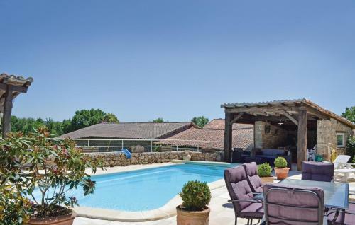 Holiday Home Pouzol