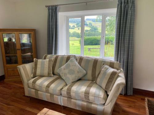 Delightful Stone Barn, With Superb Views, Ramsgill