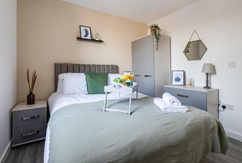 Modern & Refurbished 2/bed Apartment In Stockport