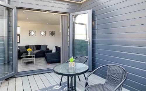 Modern & Refurbished 2/bed Apartment In Stockport