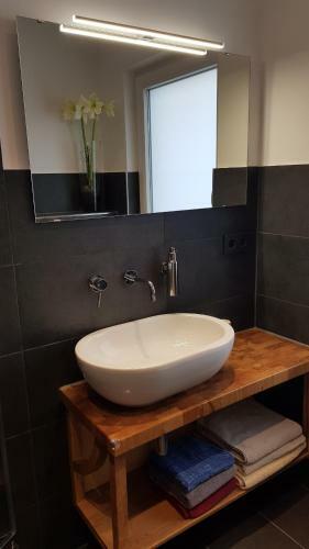 Apartamento Stadtnahe Wohnung Mit Garten Und Parkplatz