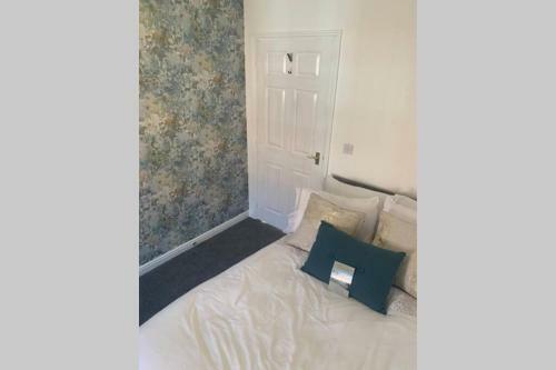 Silver Stag, Large 2 Bedroom Apartment With Designated Parking