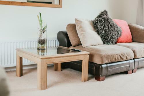 Well Equipped Large Home With Hot Tub & Log Burner