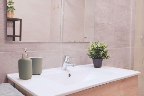 Lisa Apartment By Hlclub Hutb-060050