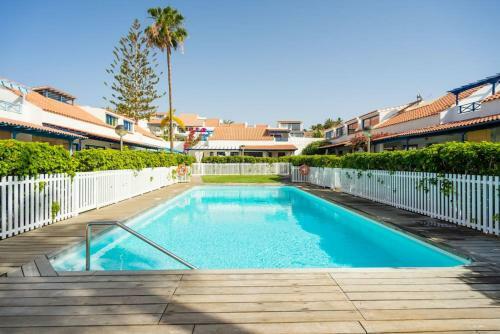 Fabulous Bungalow , Wifi, Swimming Pool And Beach