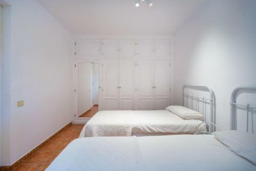 Fabulous Bungalow , Wifi, Swimming Pool And Beach